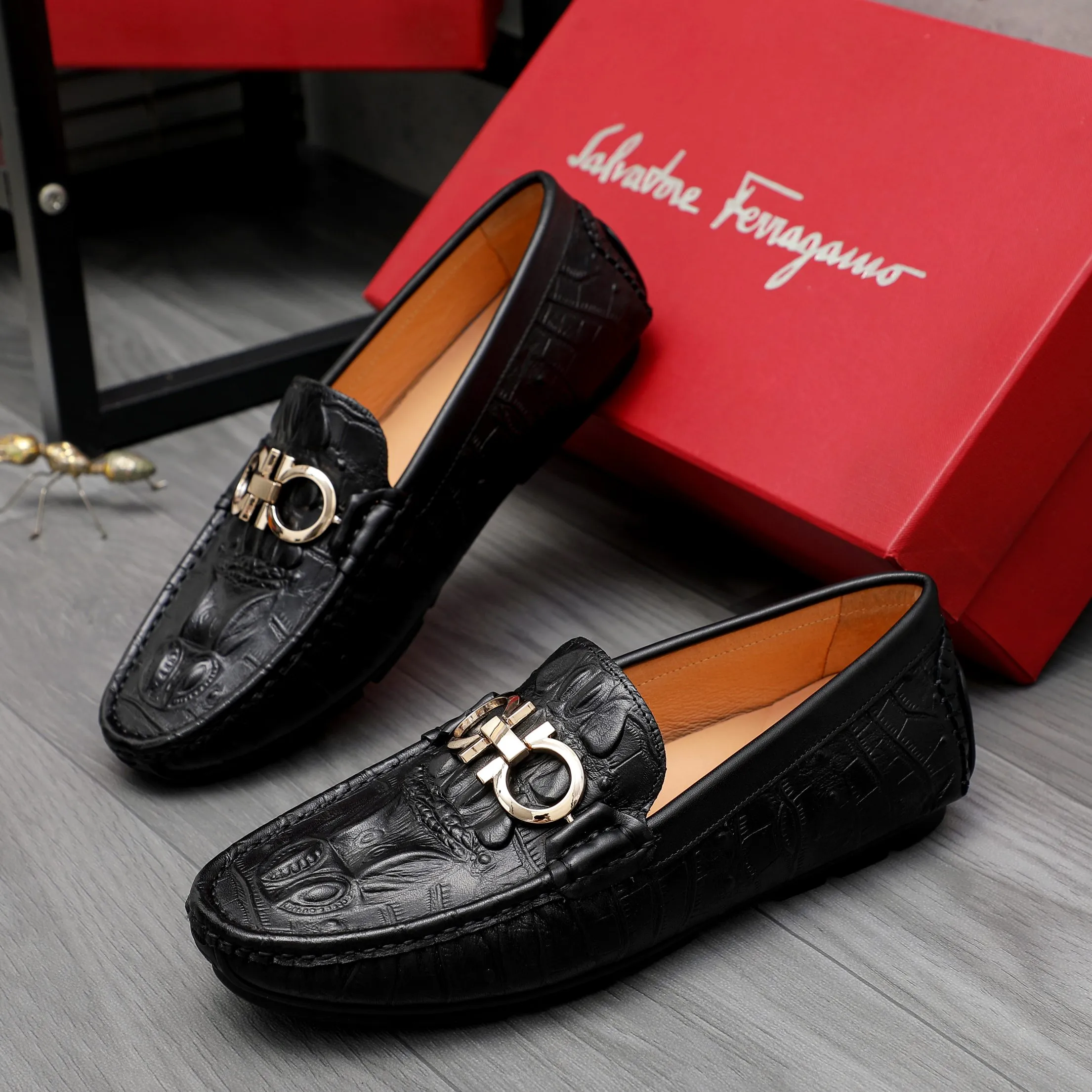 Men's shoes 💰380 Product trademark: Ferragamo "Ferragamo" casual slip-on shoes Regular size: 38-45 (45. Customized, non-returnable) Product materials: Selected crocodile pattern cowhide upper, pigskin lining, rubber outsole